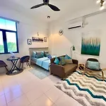 Homie Studio - 1 Room With Kitchen, Dining Table, Sofa, Tv With Pool And Free Wifii 500 Meter Dari Hospital Sultanah Bahiyah Alor Setar Kedah